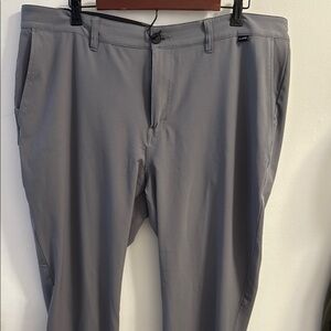 Men’s Travis Mathew OPEN TO CLOSE TECH CHINO PANT